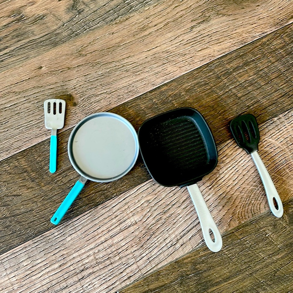 American girl pots and pan set